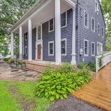 Quintessential New England Home With Patio And Grill! Putnam Eksteriør billede