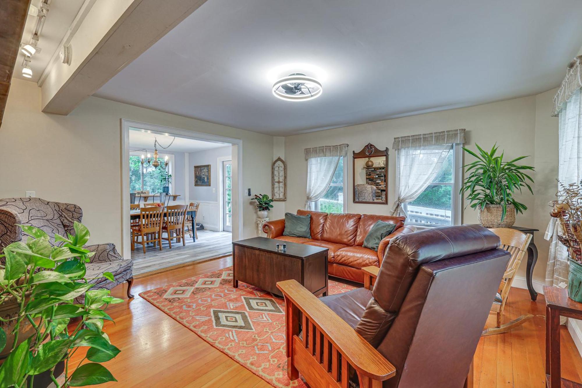 Quintessential New England Home With Patio And Grill! Putnam Eksteriør billede