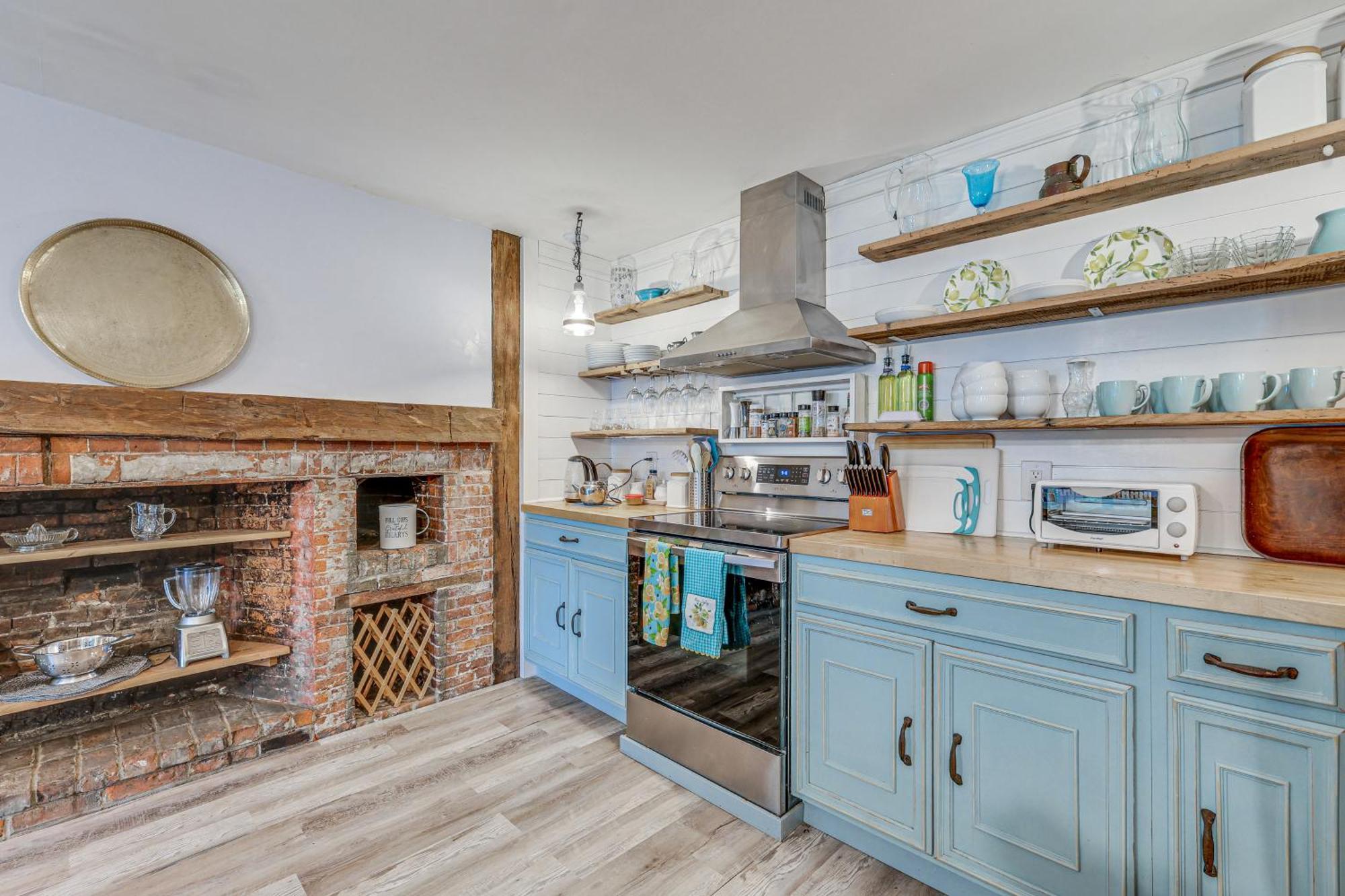 Quintessential New England Home With Patio And Grill! Putnam Eksteriør billede