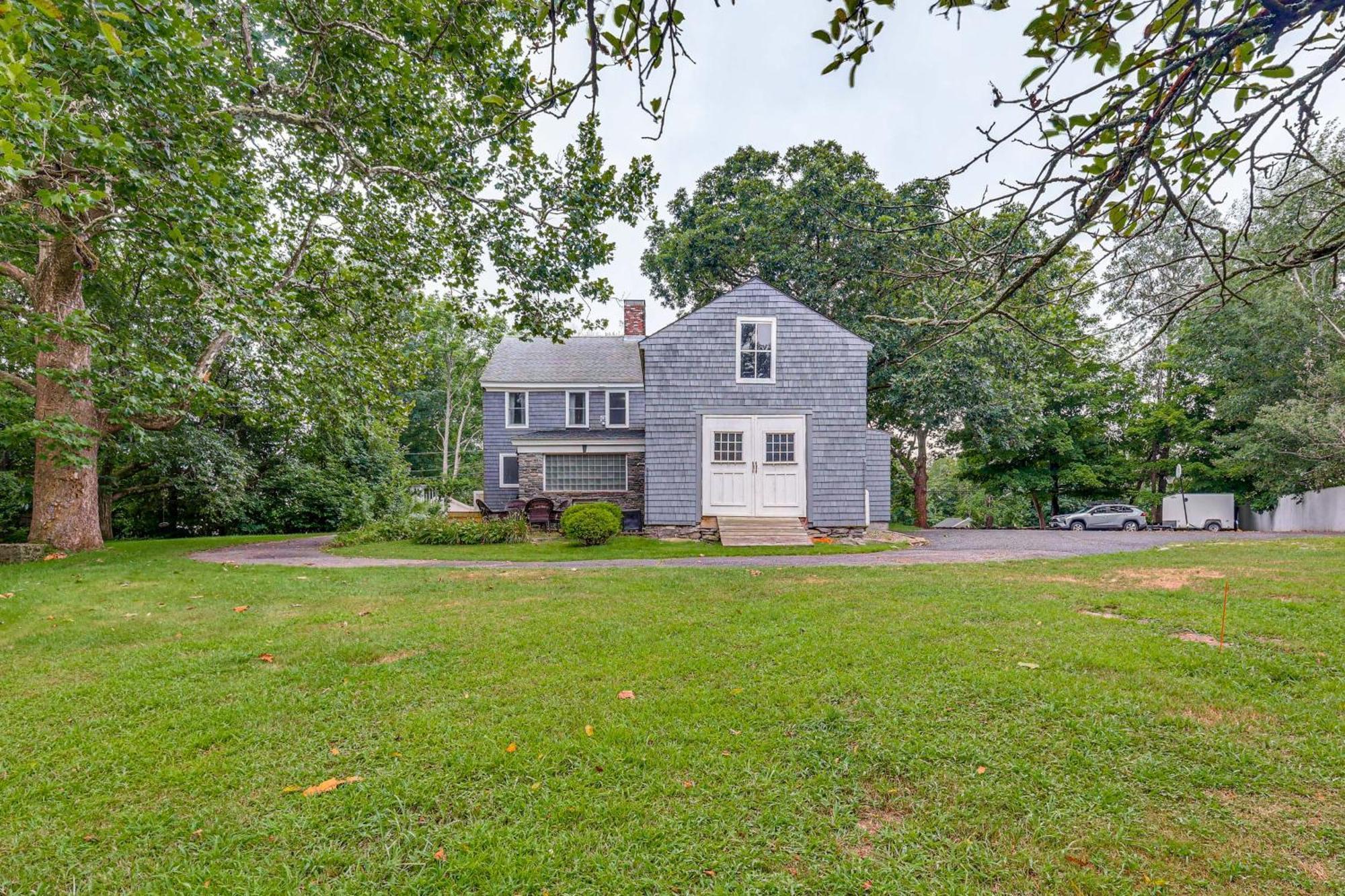 Quintessential New England Home With Patio And Grill! Putnam Eksteriør billede