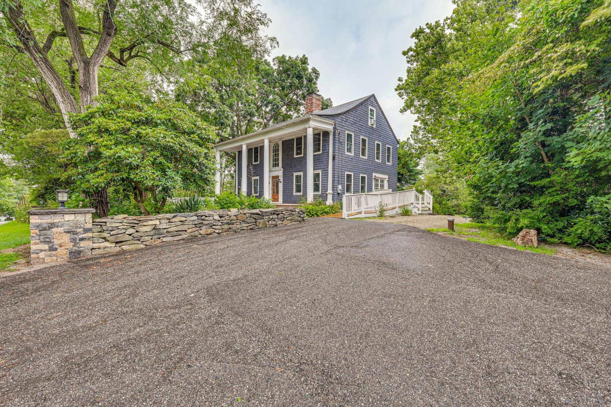 Quintessential New England Home With Patio And Grill! Putnam Eksteriør billede