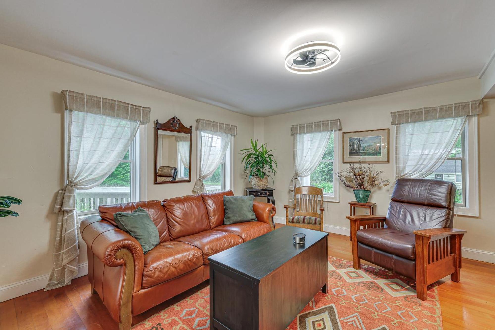 Quintessential New England Home With Patio And Grill! Putnam Eksteriør billede