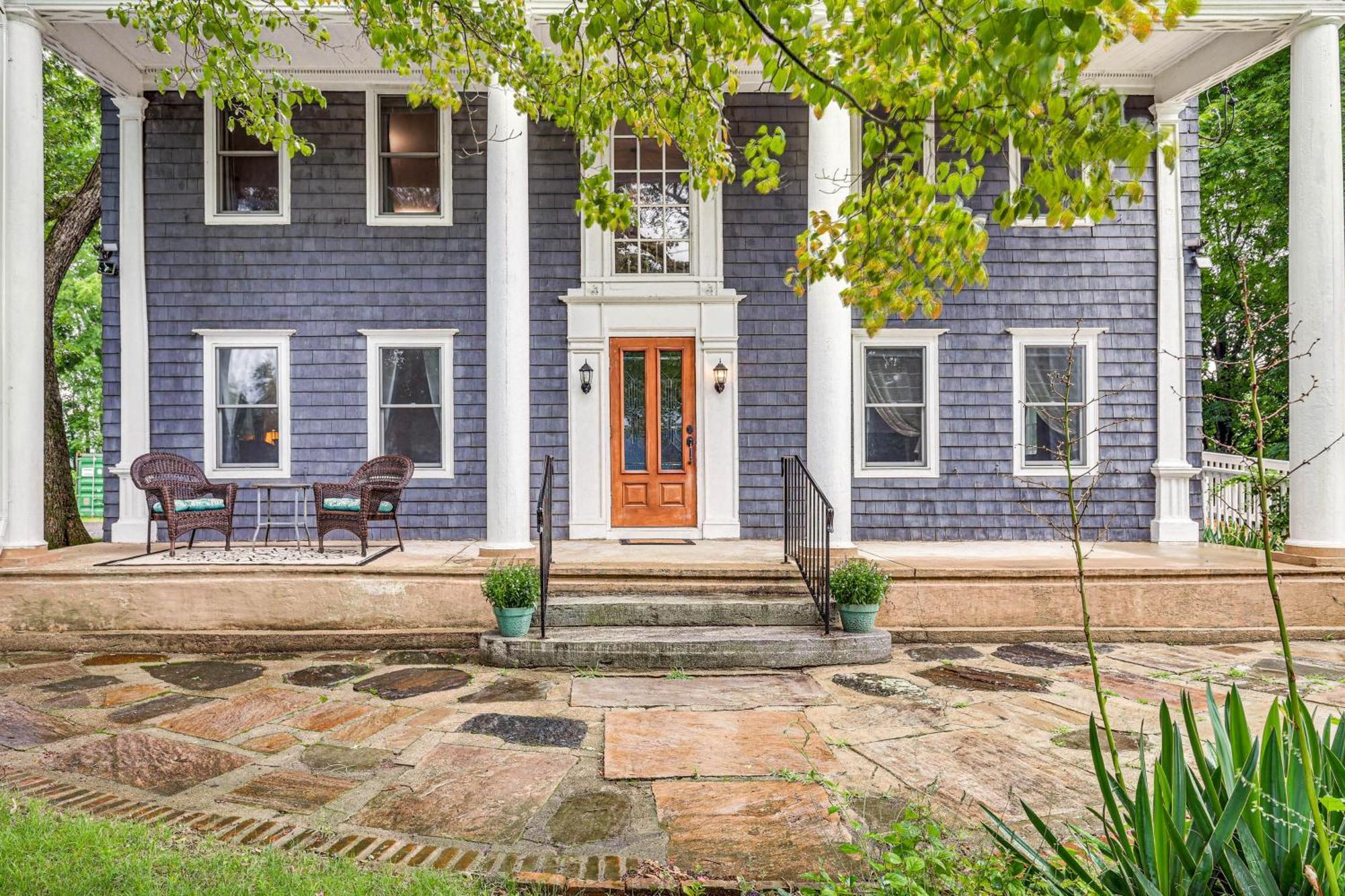 Quintessential New England Home With Patio And Grill! Putnam Eksteriør billede
